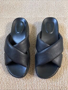 Vionic vesta Black Cross-Strap sandals